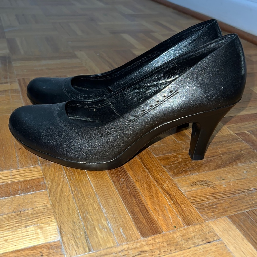 Brand new light weight super comfortable leather work heels size 38
